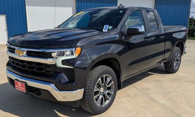 2023 Chevrolet Silverado LT