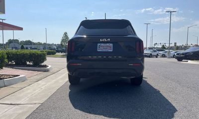 2022 Kia Sorento LX
