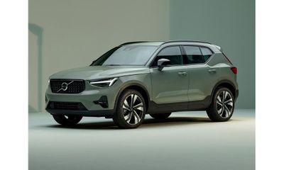 2024 Volvo XC40 Plus Bright