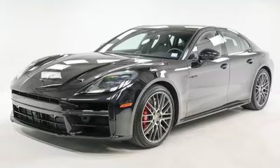 2025 Porsche Panamera 4S E Hybrid