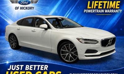 2017 Volvo S90 Momentum