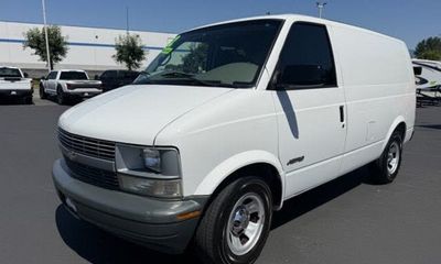 2002 Chevrolet Astro VAN Base
