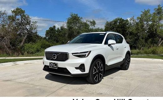 2025 Volvo XC40 Ultra Bright