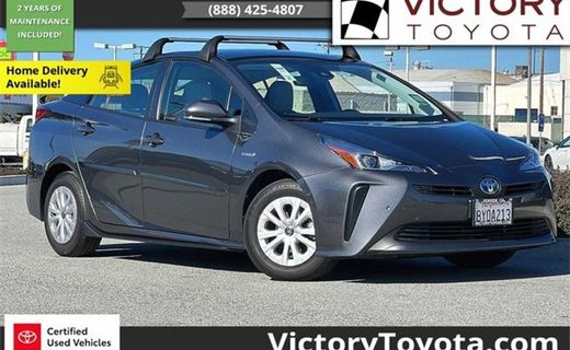 2022 Toyota Prius LE