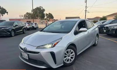 2019 Toyota Prius L LE XLE