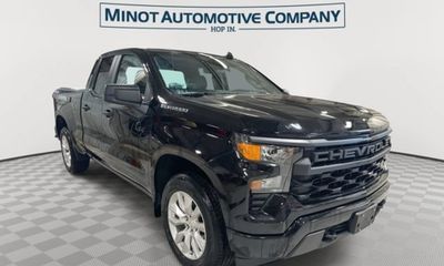 2023 Chevrolet Silverado Custom