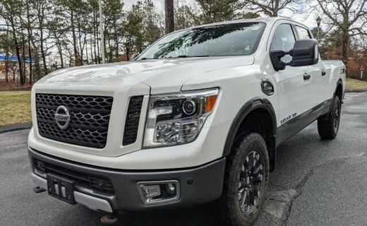 2017 Nissan Titan