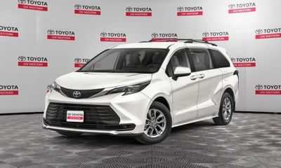 2026 Toyota Sienna LE