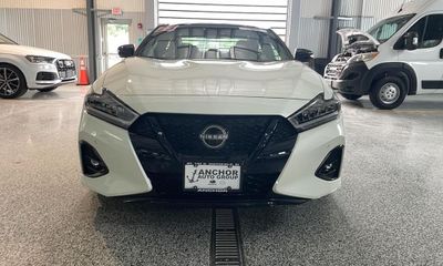 2023 Nissan Maxima SR