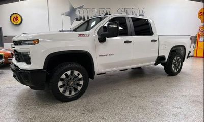 2024 Chevrolet Silverado HD Custom