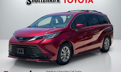 2023 Toyota Sienna LE