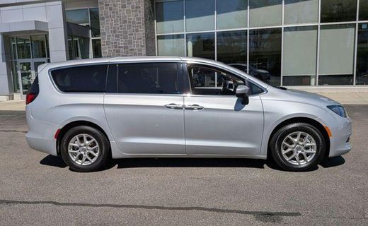 2023 Chrysler Voyager LX