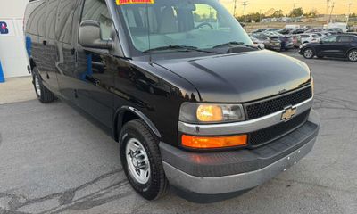 2017 Chevrolet Express Passenger LT EXT