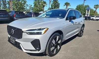 2024 Volvo XC60 Plus Dark