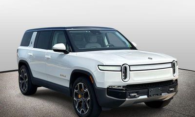 2023 Rivian R1S Adventure