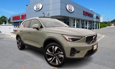 2024 Volvo XC40 Plus Bright