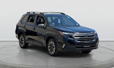 2025 Subaru Forester Premium Base