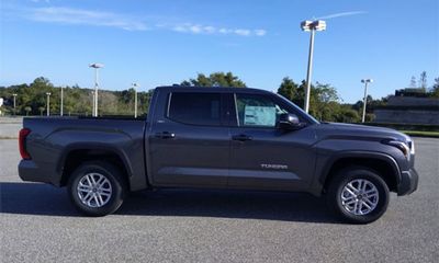 2022 Toyota Tundra SR5