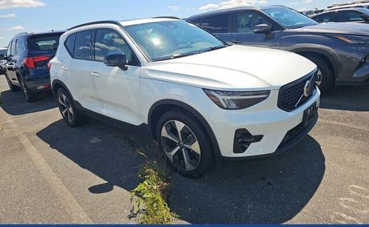 2023 Volvo XC40 Ultimate Dark