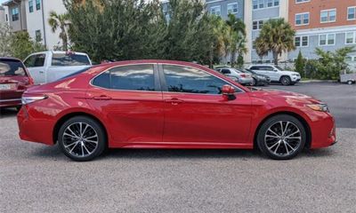 2020 Toyota Camry SE