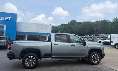 2024 Chevrolet Silverado HD Custom