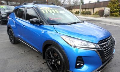 2021 Nissan Kicks SR
