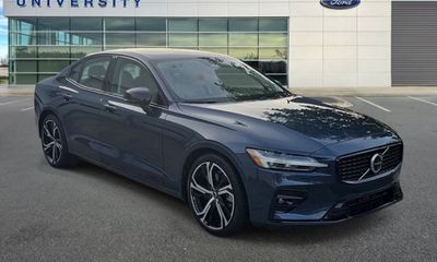 2024 Volvo S60 B5 Ultimate Dark
