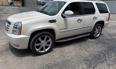 2011 Cadillac Escalade Luxury