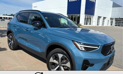 2024 Volvo XC40 Plus Dark