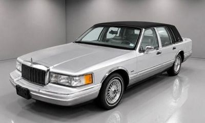 1992 Lincoln Town CAR Signature Tournament Edition