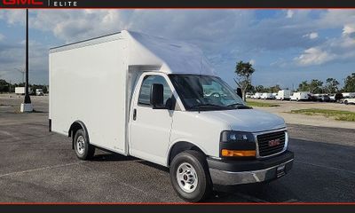 2025 GMC Savana 3500 177 Cutaway