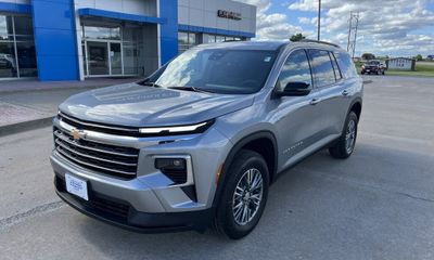 2025 Chevrolet Traverse LT