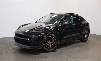 2025 Porsche Macan 4S Electric