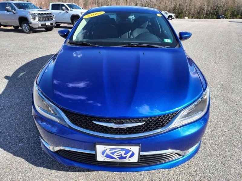 2016 Chrysler 200 — a typically priced live listing