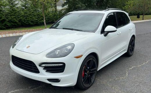 2013 Porsche Cayenne GTS