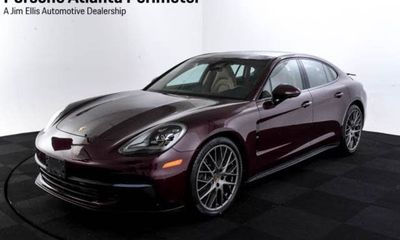 2018 Porsche Panamera Base 4