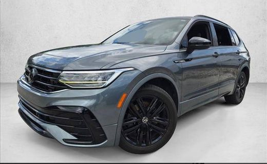 2022 Volkswagen Tiguan SE Black
