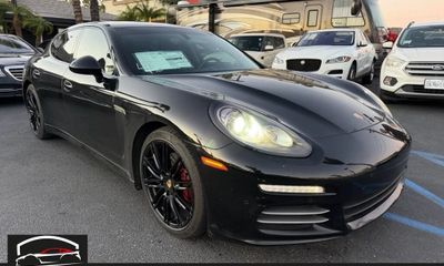 2015 Porsche Panamera Base 4