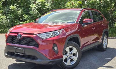 2020 Toyota RAV4 XLE HV