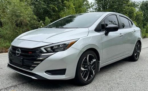 2023 Nissan Versa SR