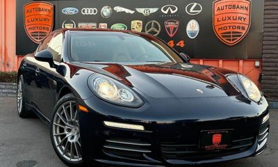 2016 Porsche Panamera Base 4