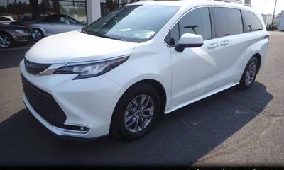 2022 Toyota Sienna XLE