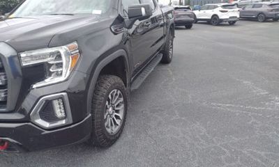 2022 GMC Sierra Limited AT4