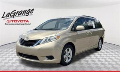 2010 Toyota Sienna LE 8 Passenger