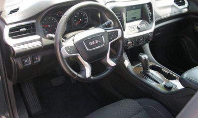 2019 GMC Acadia SLE 1