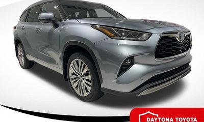 2023 Toyota Highlander Platinum