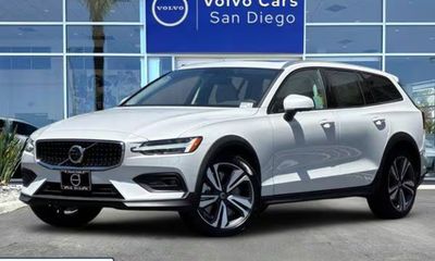 2026 Volvo V60CC Plus
