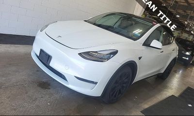 2023 Tesla Model Y Long Range
