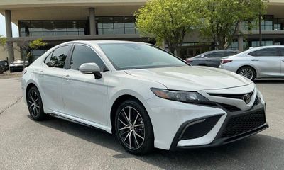 2022 Toyota Camry SE