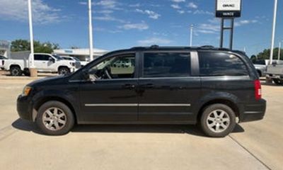 2009 Chrysler Town AND Country Touring Signature
